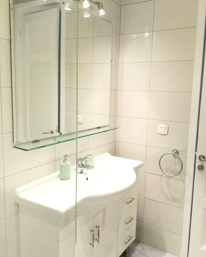 Spacious & Sunny Kolonaki 5 Mins Metro/acx3/1.5 Bt Athen