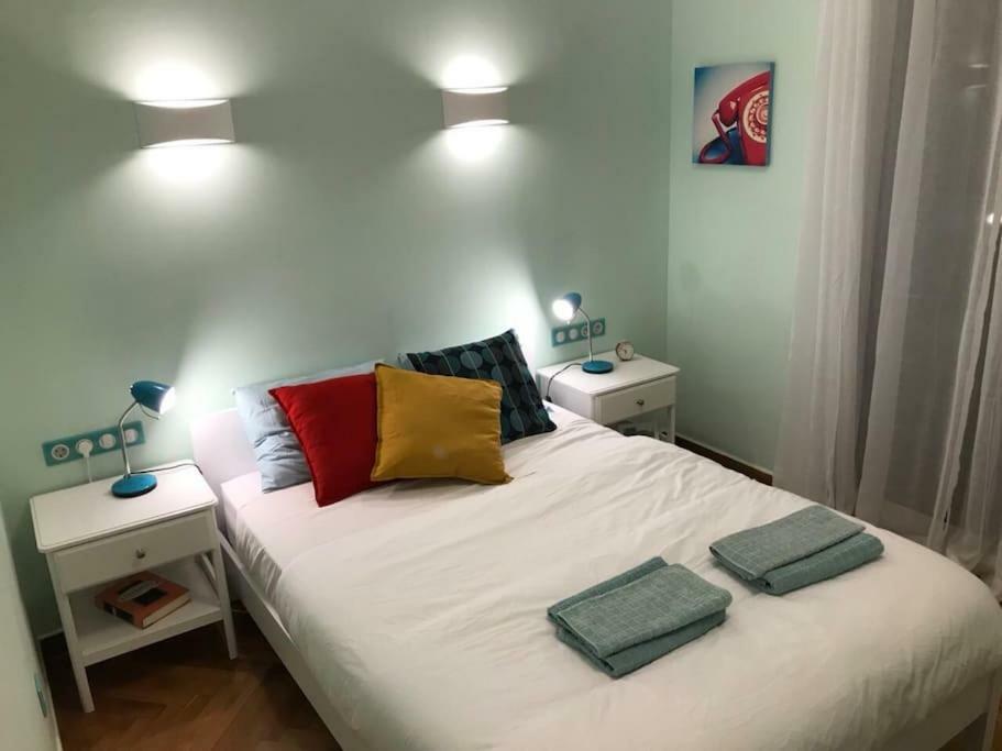Spacious & Sunny Kolonaki 5 Mins Metro/acx3/1.5 Bt Apartment