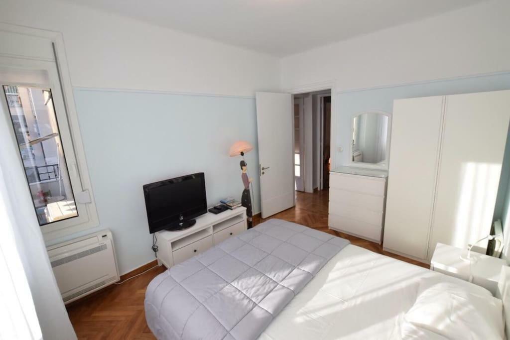 Spacious & Sunny Kolonaki 5 Mins Metro/acx3/1.5 Bt Apartment