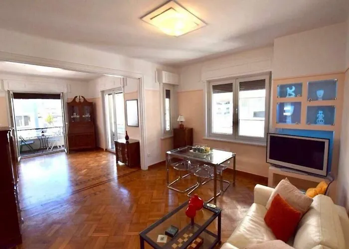 Spacious&Sunny Kolonaki Apt 5 mins metro/ACx3/1.5 BT